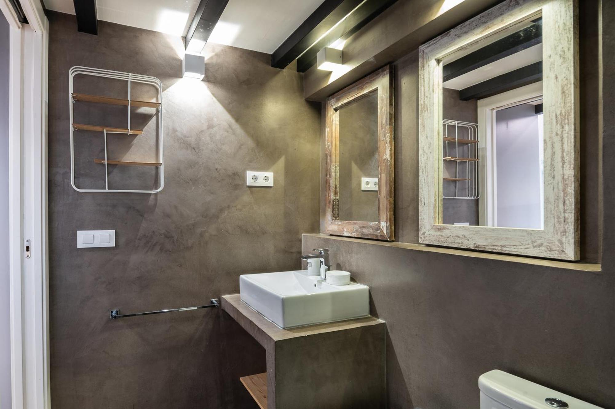 Beautiful Renovated Loft Minutes From The Appartement *