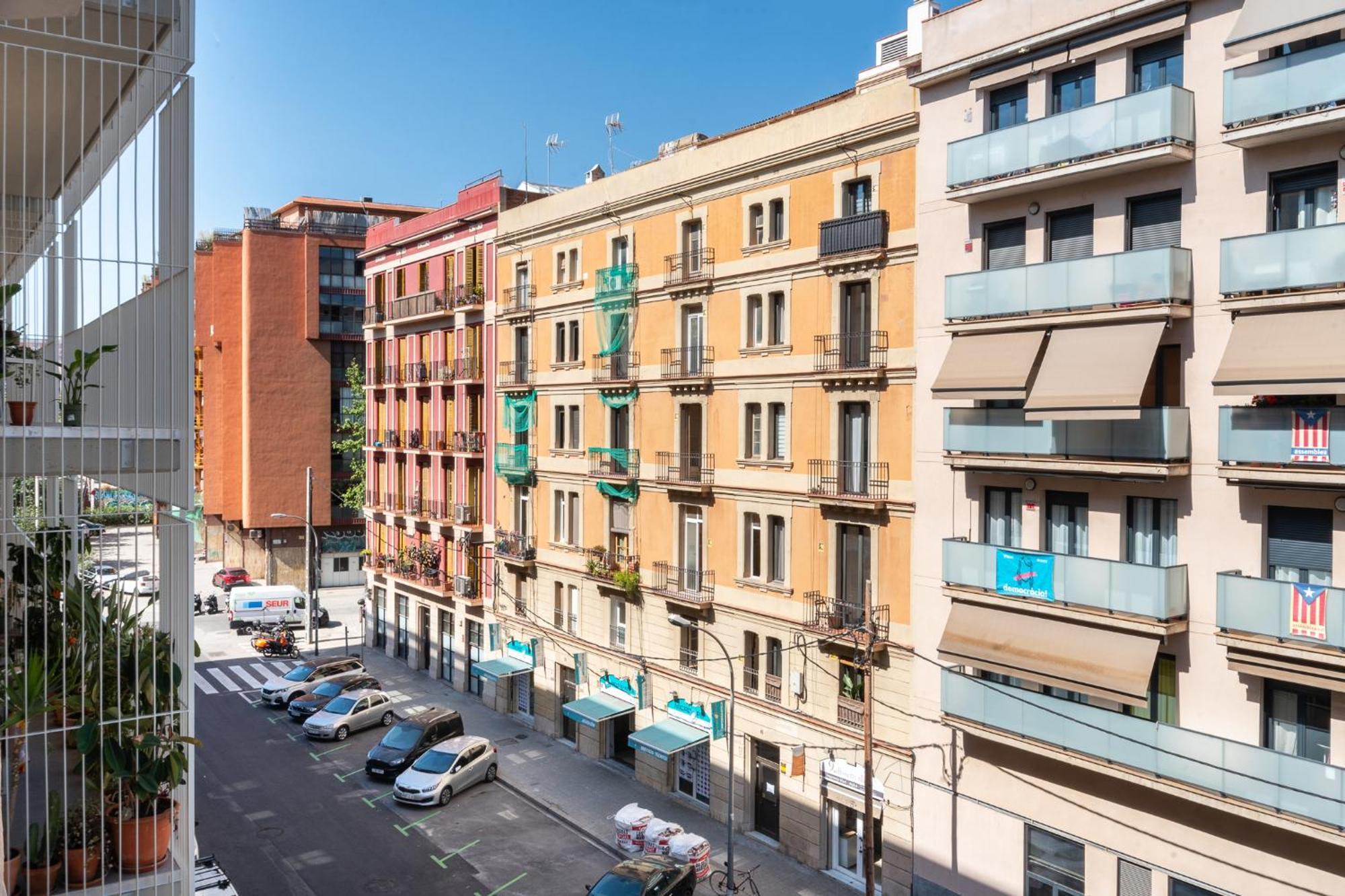 Beautiful Renovated Loft Minutes From The Appartement
