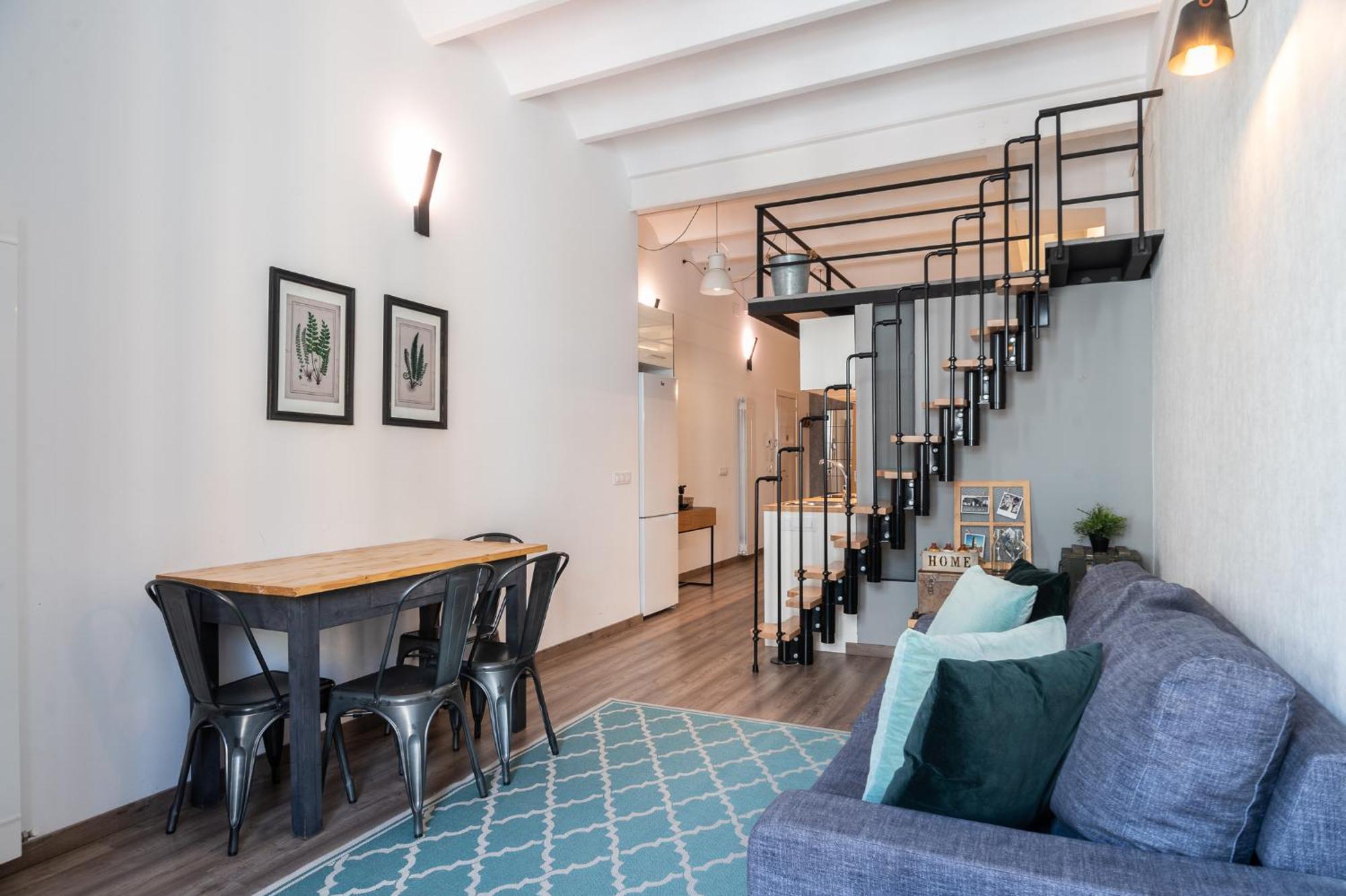 Beautiful Renovated Loft Minutes From The Appartement *